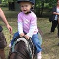 Fanny fait du poney et adore ça!!