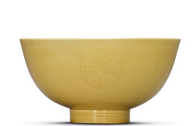 An incised yellow-enamelled 'floral medallion' bowl, Kangxi six-character mark and of the period (1662-1722)
