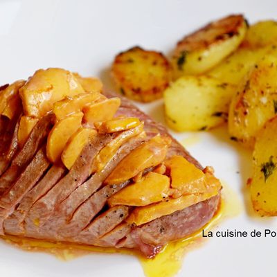 Magret de canard cuit à basse température et farci de foie gras