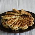 Gaufres aux feuilles de jarjeer (roquette), pesto et tomates confites.