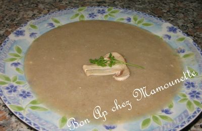 Velouté aux champignons crème fraîche normande et moules à la crème