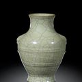 A Ge-type vase, hu, Seal mark and period of Yongzheng (1723-1735)