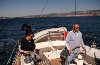 Steph et pierrot dans un bateau