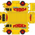 Cirque PINDER : le camion du service d'affichage.