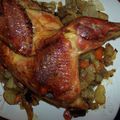 Poulet rôti au thym sur lit de pommes de terre, carottes, oignons et ails!