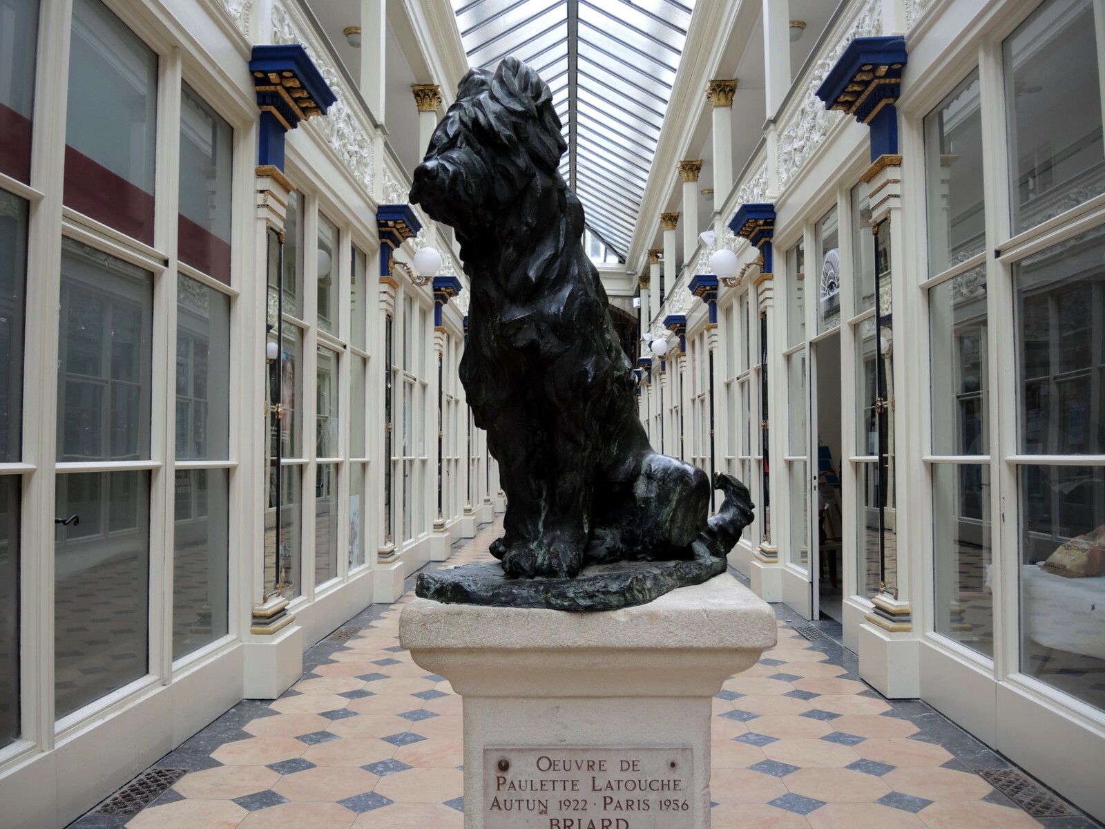 Autun, passage Balthus, sculpture Briard. (71)