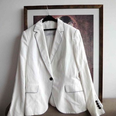 Veste Zara passepoilée en lin blanc - 18 euros