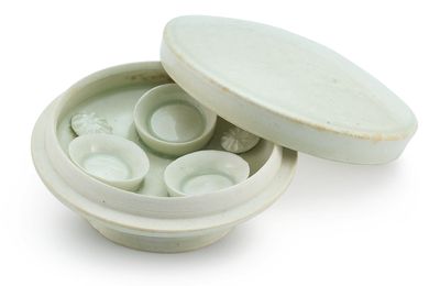 A Qingbai cosmetic box and cover, Song dynasty (960-1279)