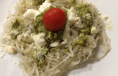 Spaghetti de navet, pesto maison et fromages
