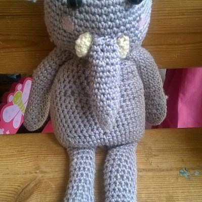Eléphant en crochet fait main (18 euros) -sur commande-