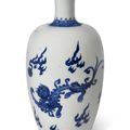 A blue and white vase, Kangxi period (1662-1722)