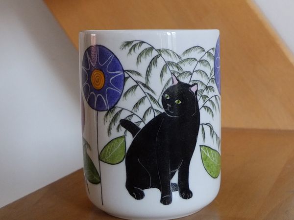 Chat noir peint sur mug