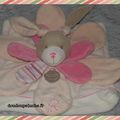 Doudou plat lapin Célestine Doudou et compagnie, rose blanc, velours, doudoupeluche.fr