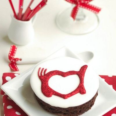 *** PETITS CAKES CHOCO DECORÉS RESTOS DU COEUR ***