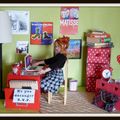 Lisa, son bureau ,son ordi,son portable et ses soeurs