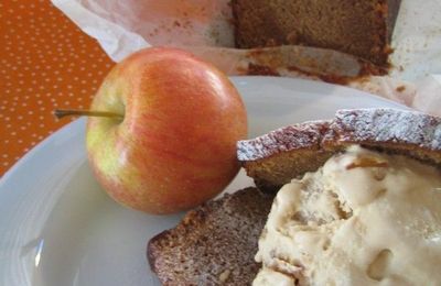 Crème glacée aux pommes caramélisées