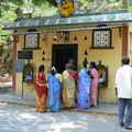 Pooja Hindu ( cérémonie ) au temple du quartier