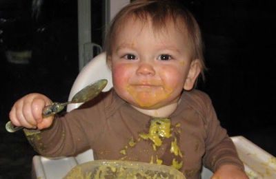 Comment introduire les solides "naturellement" : Le Baby-Led Weaning, la diversification sans purées