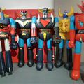 De sacrés robots pour vous protéger toute l'année 2017 ! Voici Gaiking, Raydeen, Goldorak, Mazinger et Dragun...