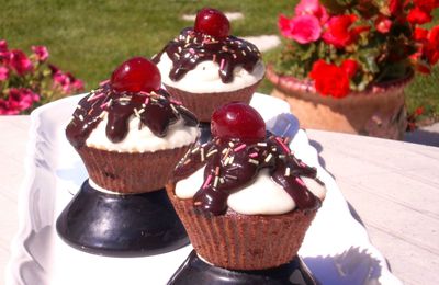 Hot Fudge Sundae Cupcakes