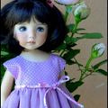Charlotte, une petite brune en rose
