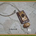 N°22 PENDENTIF (MARRON ET OR)