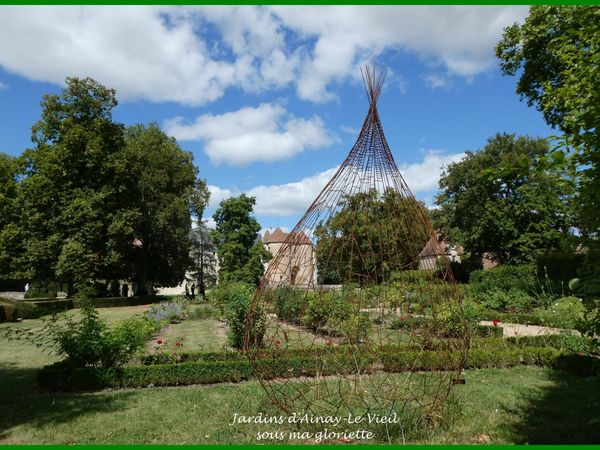 Les jardins d'AINAY-Le-VIEIL [18200] AINAY-LE-CHATEAU