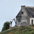 23 - La petite maison, la haut, à la pointe des moutons