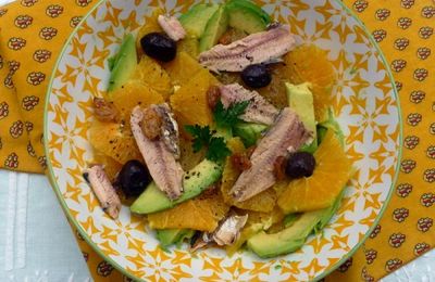 Salade d'oranges, avocat, sardines 