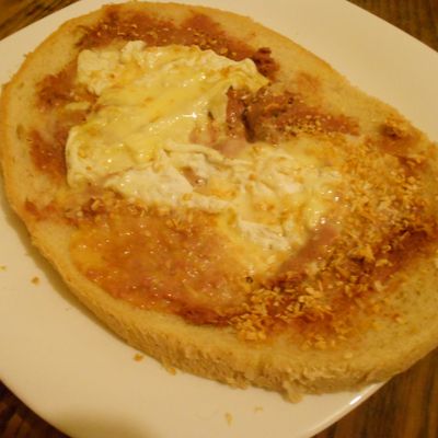 Bruschetta mousse de foie, saint-Félicien et cancoillotte au vin jaune