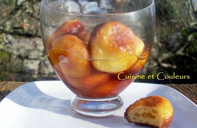 Boules de lait frit au sirop de roses 