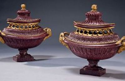 Paire d'urnes d'époque Louis XIV montés en pots-pourris aux XVIIIème et XIXème siècles 