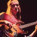 DOUCEMENT LES BASSES...