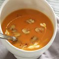 VELOUTÉ DE PATATES DOUCES, COCO et PÉTALES DE CHATAIGNES TOASTÉES