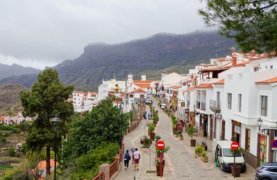 TEJEDA, VILLAGE AU CENTRE DE L'ÎLE DE GRAN CANARIA.