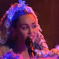 Miley Cyrus - Twinkle Song - S41E1 (03/10/2015)