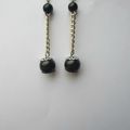 Boucles d'oreilles puces perles noires, bracelet simple perles de verre bleue et collier arbre de vie