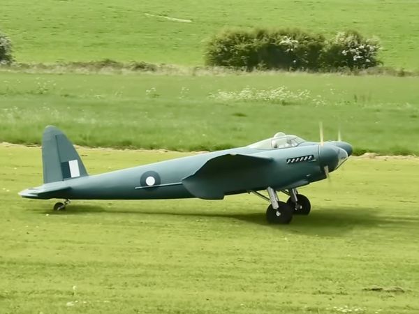 Un chasseur bombardier le De Havilland Mosquito.
