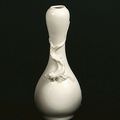 Epoque KANGXI (1662 - 1722) - Vase de forme gourde en porcelaine émaillée blanc de Chine décorée en relief d'un dragon. 