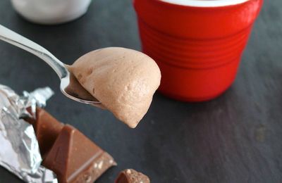 Petite mousse chocolatée aux éclats de nougat