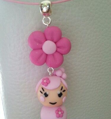 La petite poupée fleurie rose