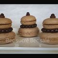 Macarons pieux... Coques de noix, ganache chocolat-café, billes croustillantes...