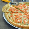 Pizza au saumon, base crème fraîche/citron/ciboulette
