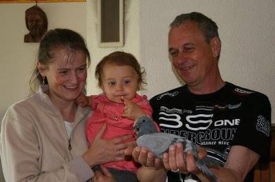 Des souvenirs qui reviennent avec des moments de bonheur et d'autres .