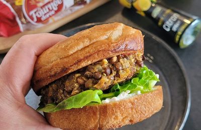 ...Burger végétal aux lentilles vertes... (Cathytutu, Carinne Teyssandier, Télématin)