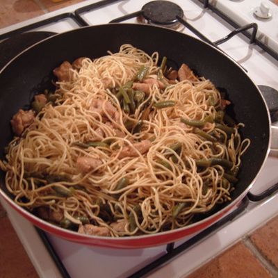 Nouilles de blé, dinde et haricots vers