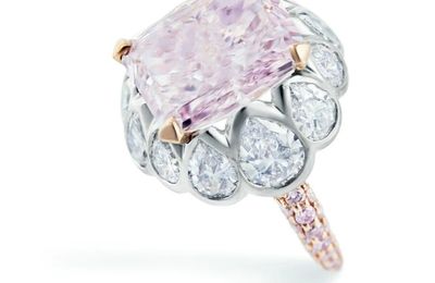 A diamond and fancy purple-pink diamond ring, by David Morris