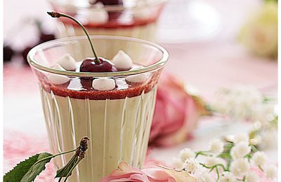 Panna cotta à la pistache et son coulis de cerises....