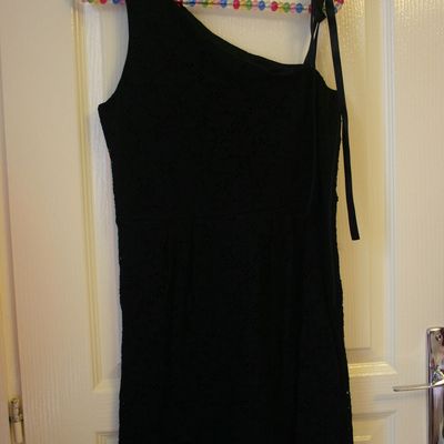 Robe dentelle noir assymétrique Promod L
