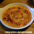 Crèmes brulées aux abricots et à la lavande